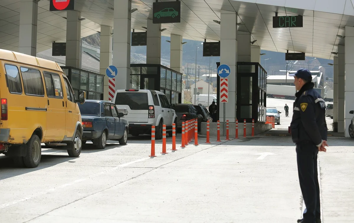 Rusiya Gürcüstanla quru sərhədini açıb