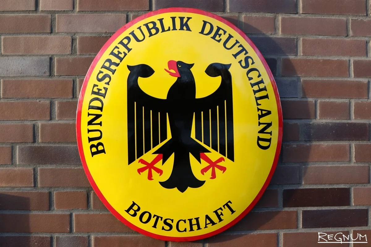 Russia blacklists two employees of German Embassy
