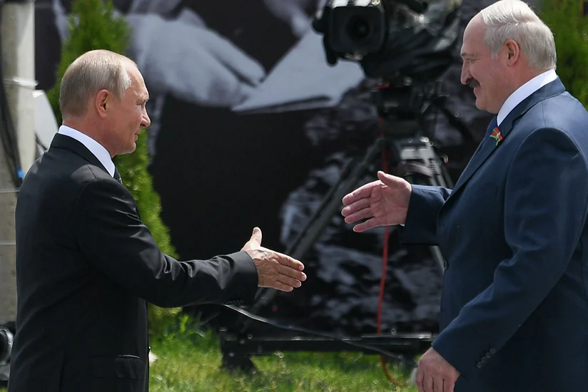 Putin Avropaya Lukaşenko ilə danışıq aparmağı məsləhət görüb