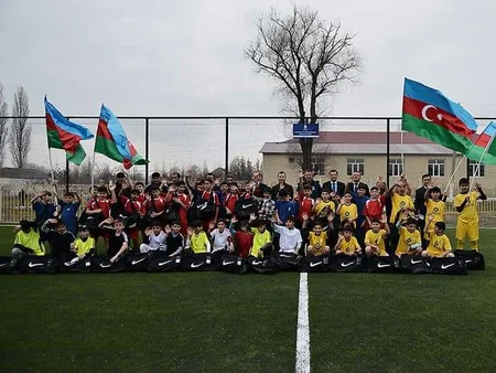 İsmayıllıda süni örtüklü meydança istifadəyə verilib