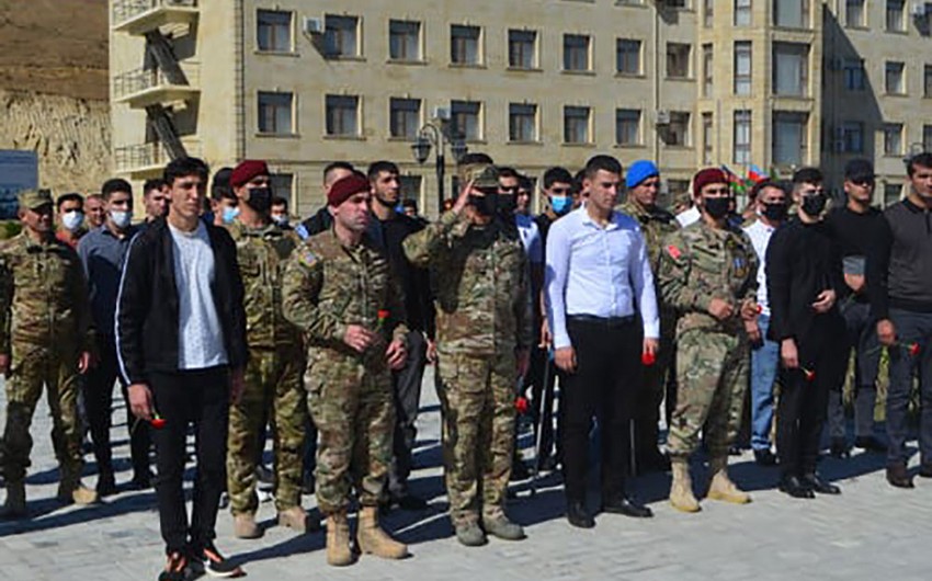 Commander of the Azerbaijani Special Forces meets veterans