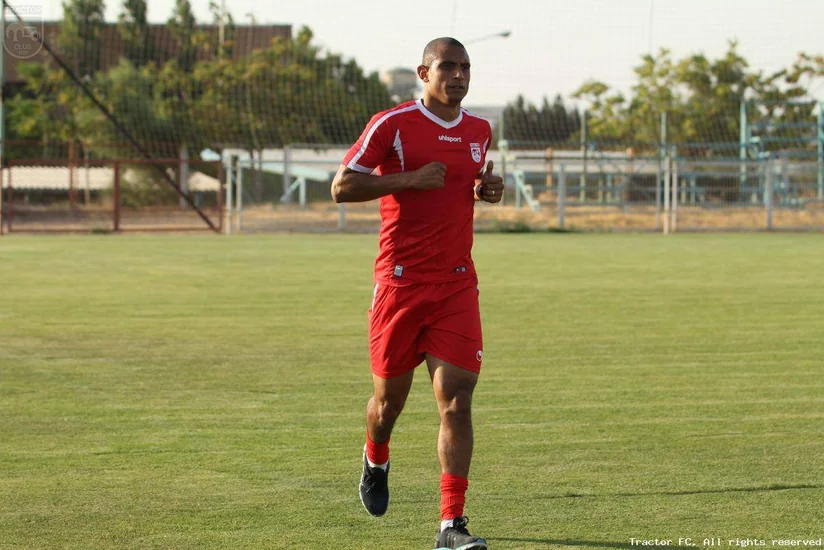 Neftçinin sabiq futbolçusu İranın Traktorsazi klubu ilə müqavilə bağlayıb