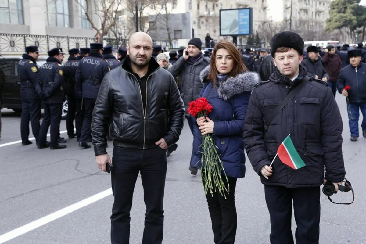 Представители азербайджанской и татарской диаспоры посетили Аллею шехидов - ФОТО