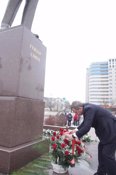 Different nations and local officials commemorate Heydar Aliyev in Astrakhan