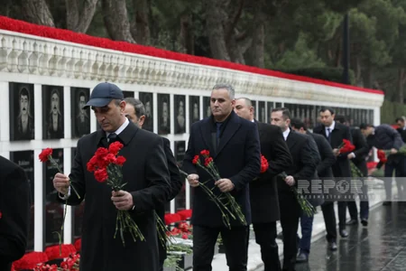 Milli qürur və and yeri - Şəhidlər xiyabanına axın başlayıb - FOTOREPORTAJ
