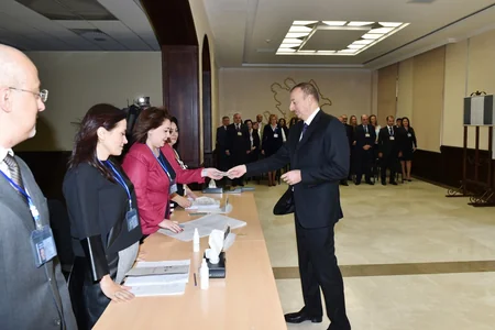 Prezident İlham Əliyev Milli Məclisə keçirilən seçkilərdə səs verib