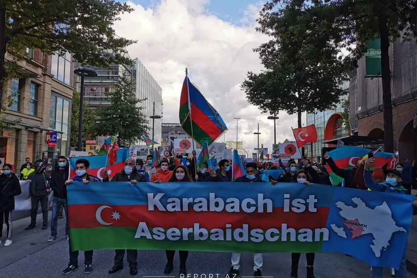 В Гамбурге прошел митинг в поддержку азербайджанской армии
