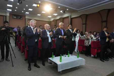 Şandor Lejak NDU-da “Yaşam üçün nəfəs” adlı  əsəri əsasında hazırlanan tamaşanı ayaqda alqışladı