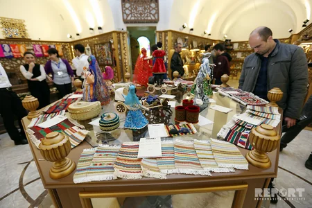 US Ambassador visits trade and exhibition center ABAD - PHOTO