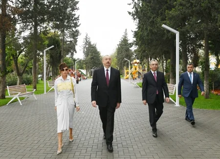President Ilham Aliyev views conditions created at newly-reconstructed park in Baku