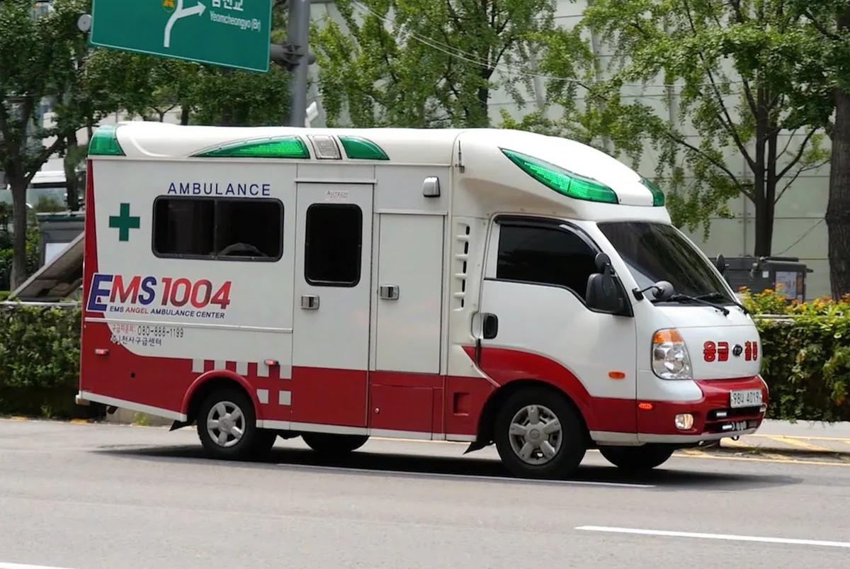 Cənubi Koreyada tələbələri daşıyan avtobus aşıb, 40 nəfər xəsarət alıb