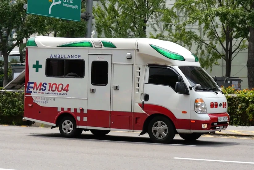 Cənubi Koreyada tələbələri daşıyan avtobus aşıb, 40 nəfər xəsarət alıb