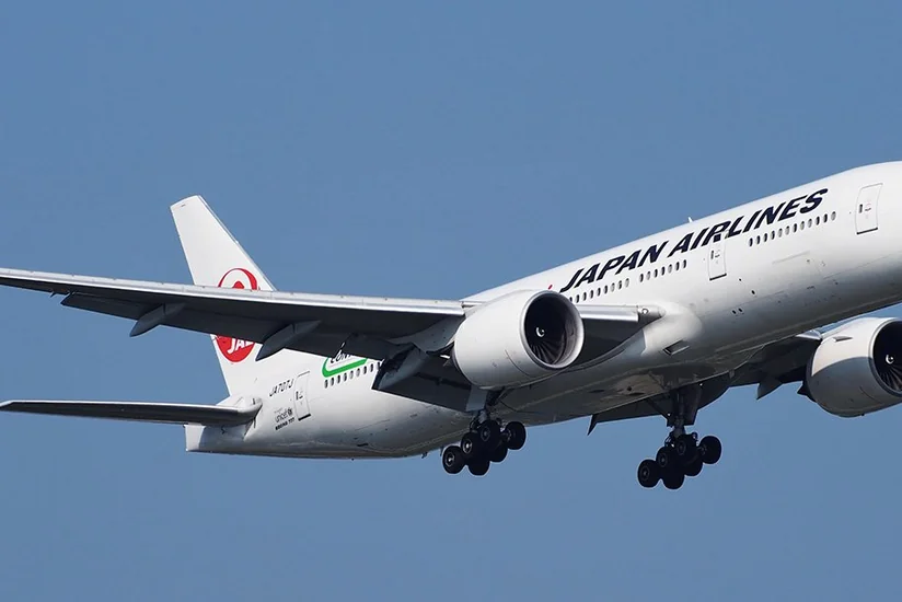 Japan Airlines aviaşirkətinə məxsus təyyarə Tokio hava limanına təcili eniş edib