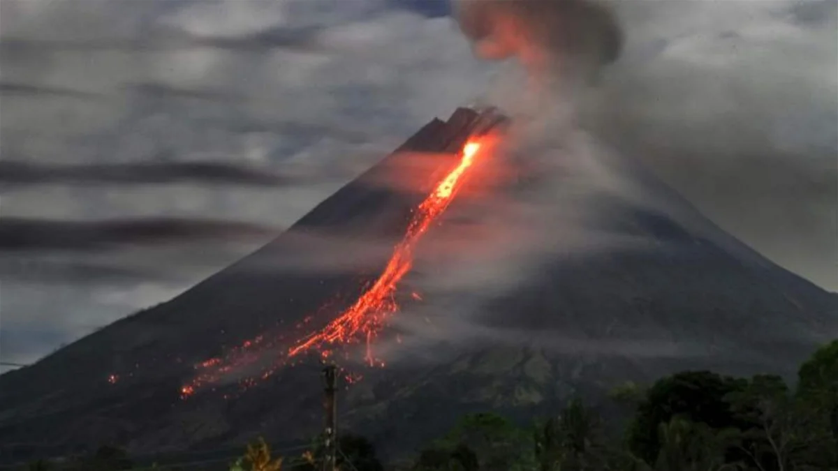 Mount Ibu erupts in eastern Indonesia