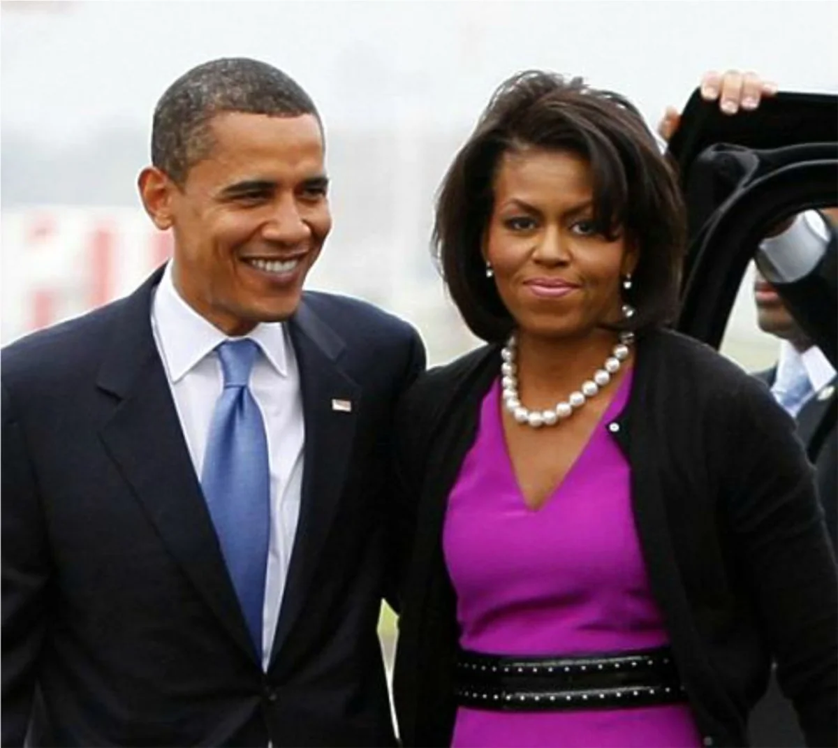 Barack and Michelle Obama agree book deal for publication of memoirs