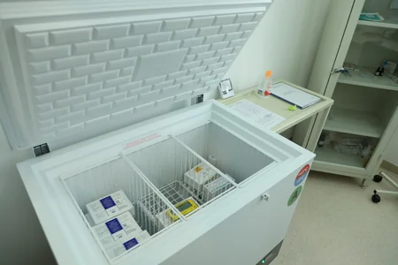 Bakının 48 tibb müəssisəsində vaksinlərin saxlanılması üçün yeni avadanlıqlar qurulub