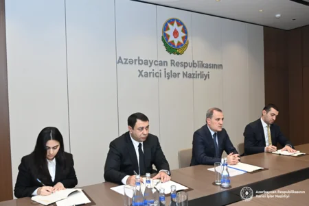 Глава МИД Азербайджана принял посла Японии