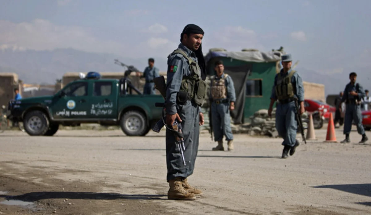 Pakistan Taliban fighters attack air base near Peshawar