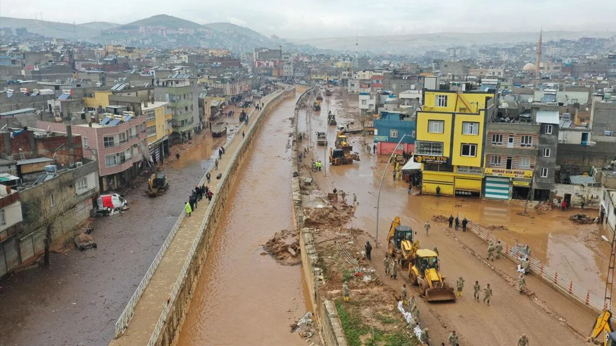 Türkiyədə seldə ölənlərin sayı 20-yə çatıb