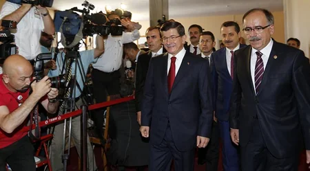 ​Əhməd Davudoğlu MHP lideri Dövlət Bağçalı ilə koalisiya hökumətinin qurulmasını müzakirə edib