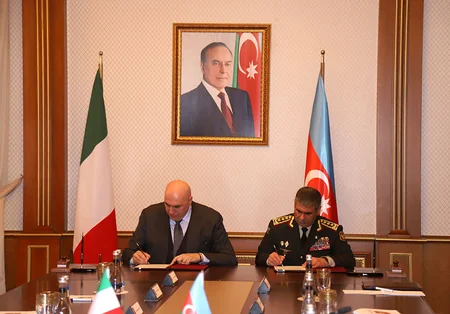 Zakir Həsənov İtaliyanın müdafiə naziri ilə görüşüb, hərbi əməkdaşlıq məsələsi müzakirə olunub