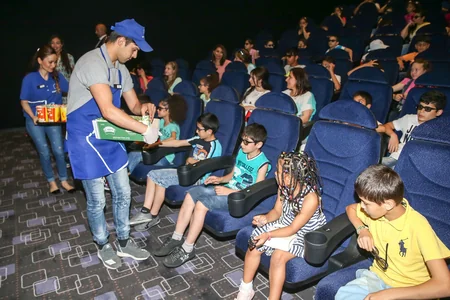 В кинотеатре CinemaPlus Ganjlik Mall была организована развлекательная программа для детей c участием Лейлы Алиевой