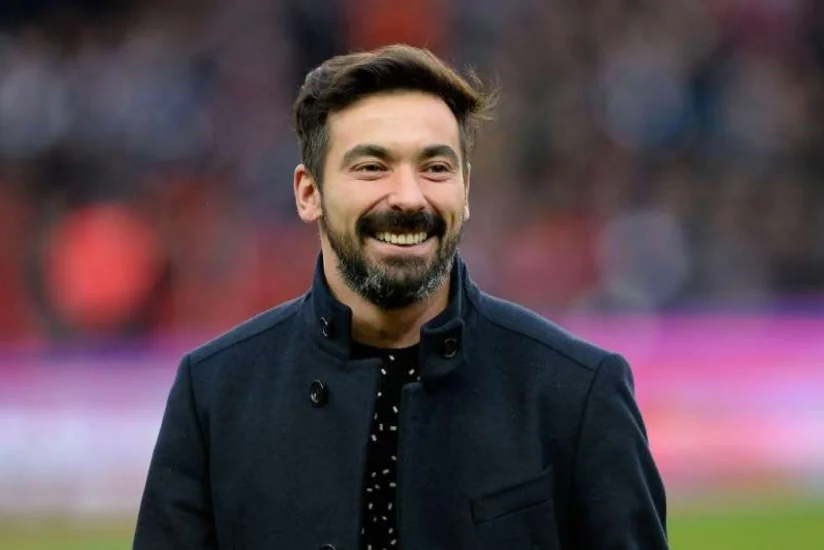 Tanınmış futbolçu karyerasını başa vurub
