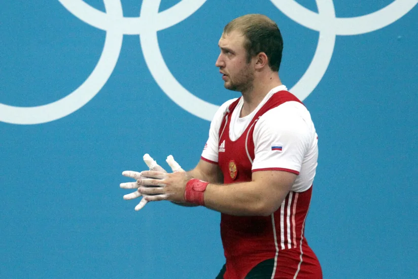 Rusiyalı ağırlıqqaldıran dünya çempionatında qazandığı qızıl medaldan məhrum edilib