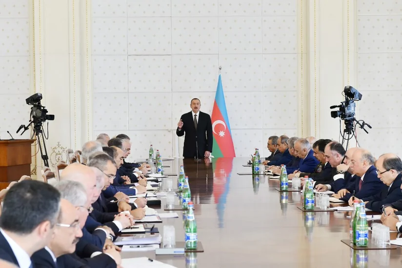 Prezident: “Biz bu işləri görürük, amma ətraf yanır, yan-yörə alovlanır”