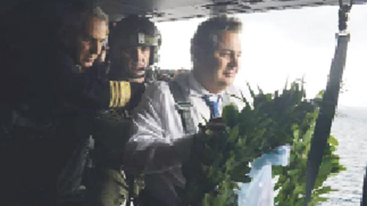 ​SİRİZA-nın hökumət ortağı Kardağa çələng atıb