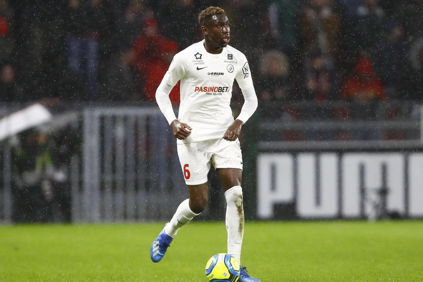 Koronavirusa yoluxan 23 yaşlı futbolçu komadan ayıldı