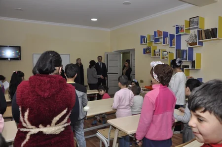 Prezident Administrasiyasının sektor müdiri iki QHT-nin ofisinə baş çəkib