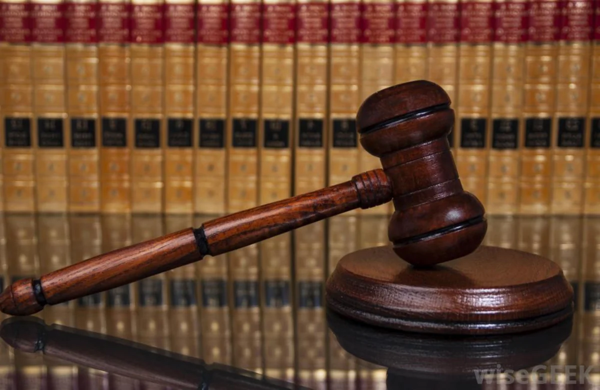 Bakıda 1.2 milyon manatlıq dələduzluq edən qadının məhkəməsi başlayıb