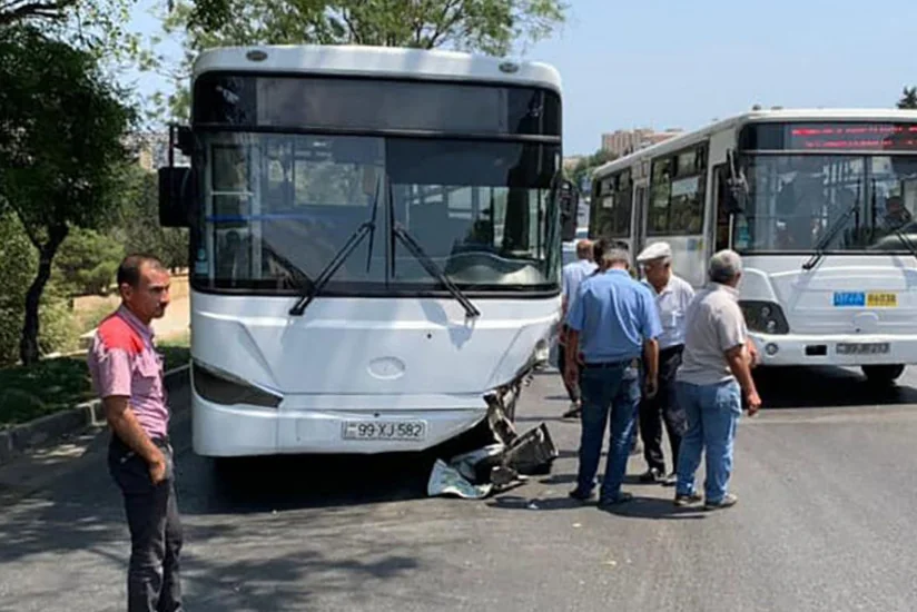 В Баку столкнулись два автобуса и легковой автомобиль, 7 человек пострадали - ОБНОВЛЕНО