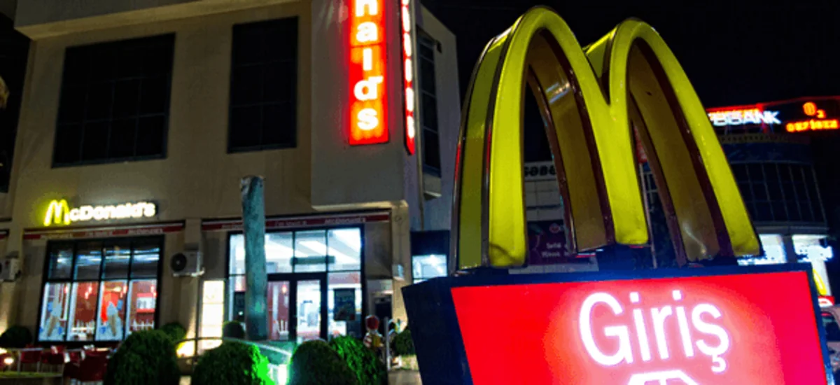 Bakıdakı “McDonalds”da narkotik maddə qəbul edən şəxs ölüb