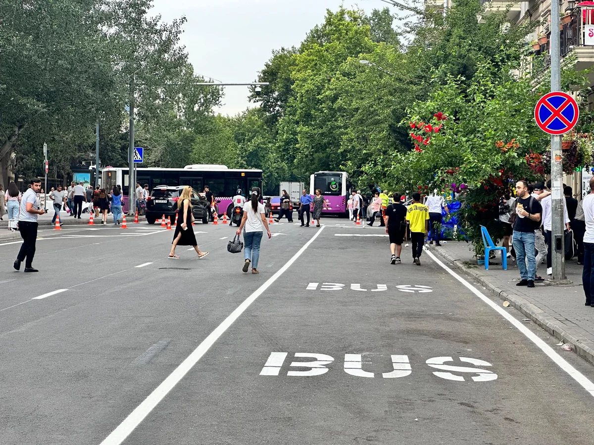 AYNA Bakının daha bir küçəsində xüsusi hərəkət zolaqları təşkil edir