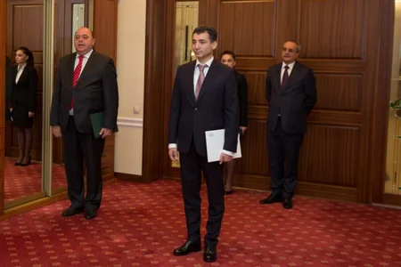 Qüdsi Osmanov etimadnaməsini Moldova prezidentinə təqdim edib