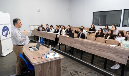 Peşə təhsilli tələbələr üçün kommunikasiya təlimləri keçirilib