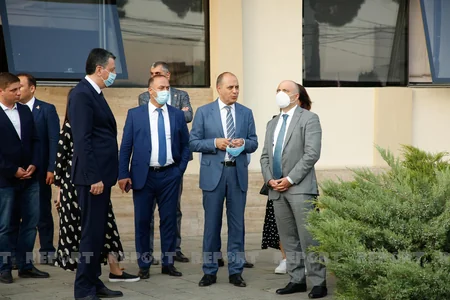 Anar Kərimov Bolnisi muzeyi və Marneuli Çay Evini ziyarət edib