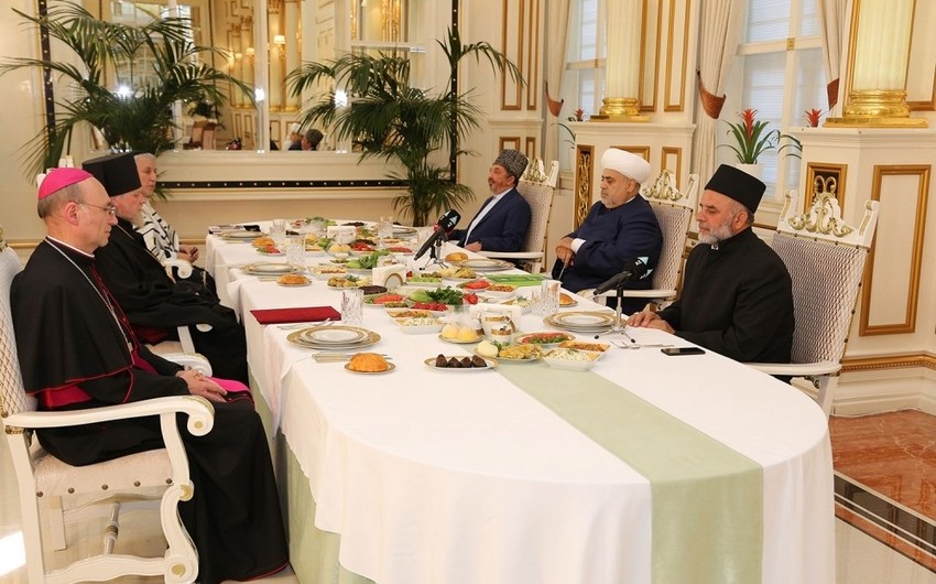 Religious leaders gather at Ramadan table in Azerbaijan
