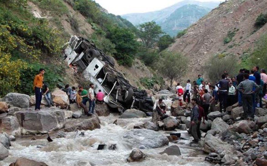 İranda ağır yol qəzası nəticəsində 19 hərbçi həlak olub - YENİLƏNİB