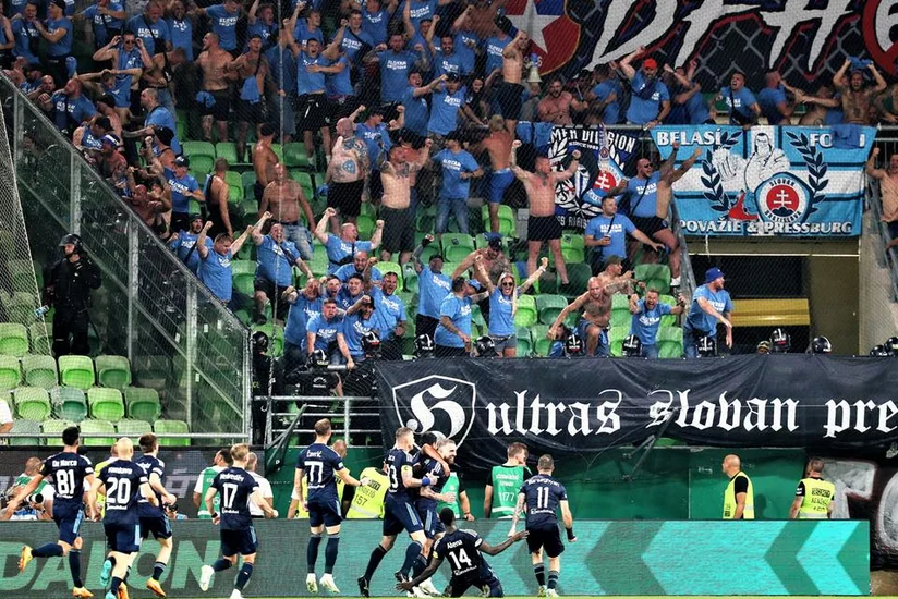 УЕФА наказал клуб за поведение болельщиков в отношении соперника Карабаха