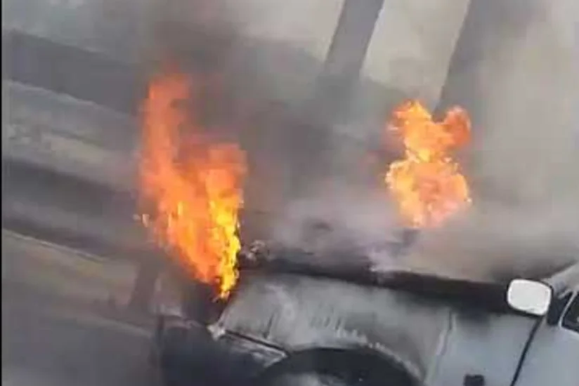 Göyçayda avtomobil yanıb