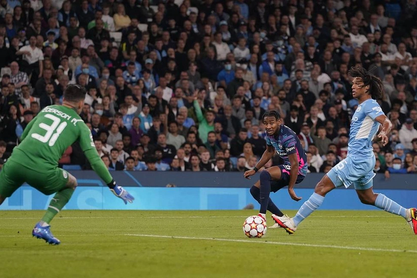 Mançester Sitili futbolçunun atası oğlunun vurduğu qoldan sonra ölüb