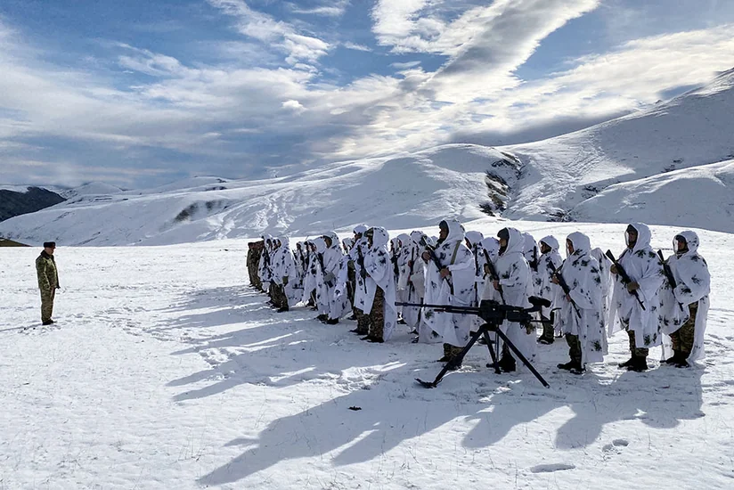 Baş Qərargah rəisi Ermənistanla sərhədə gedib, komandoların döyüş hazırlığını yoxlayıb, tapşırıqlar verib