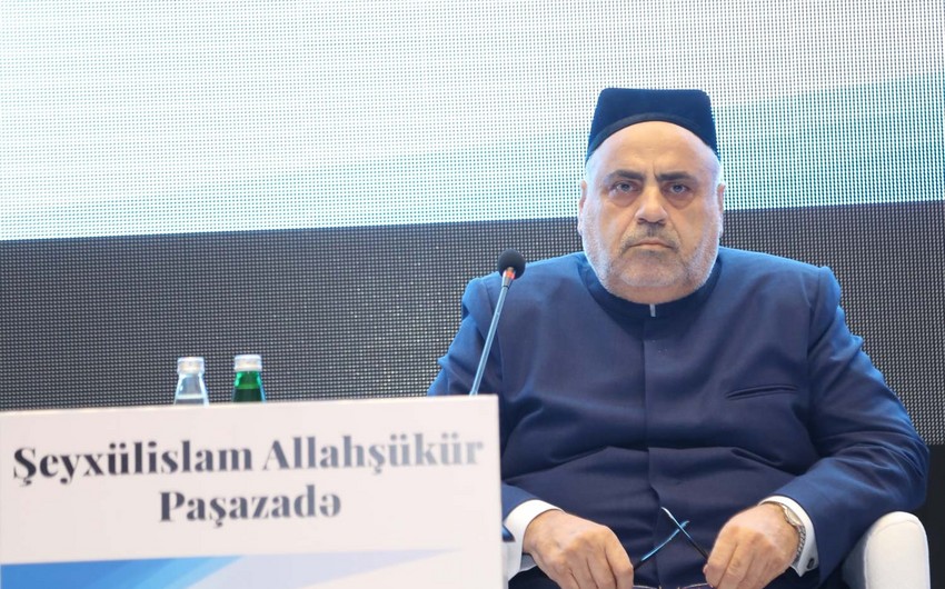 Allahşükür Paşazadə Ümrə ziyarətinə gedir