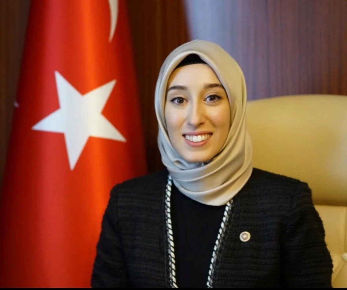 Dünyanın ikinci ən gənc deputatı qəzaya düşdü - FOTO