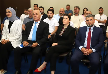 AFFA klublara lisenziyalar təqdim edib