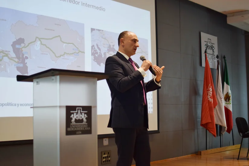 Azərbaycanlı səfir Meksikanın ən nüfuzlu ali təhsil müəssisəsində tələbələrə mühazirə oxuyub