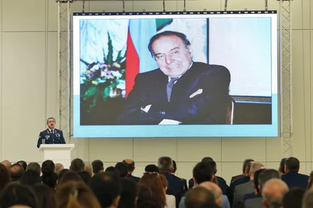 Heydər Əliyev Mərkəzində ulu öndərin anadan olmasının 94 illiyi ilə bağlı elmi-praktik seminar keçirilib